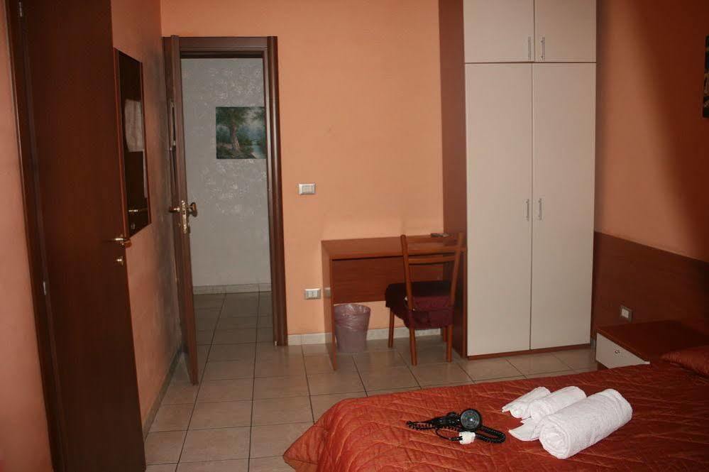 Folia B&B Roma Exterior foto